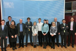 Gruppenbild mit den Projektpartnern bei der Abschlusskonferenz des Projektes SusFreight in der Bayerischen Vertretung in Brüssel